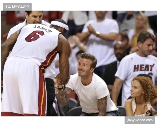 场边花絮：观众席一位小球迷成功预测了下次防守夹击的发生位置